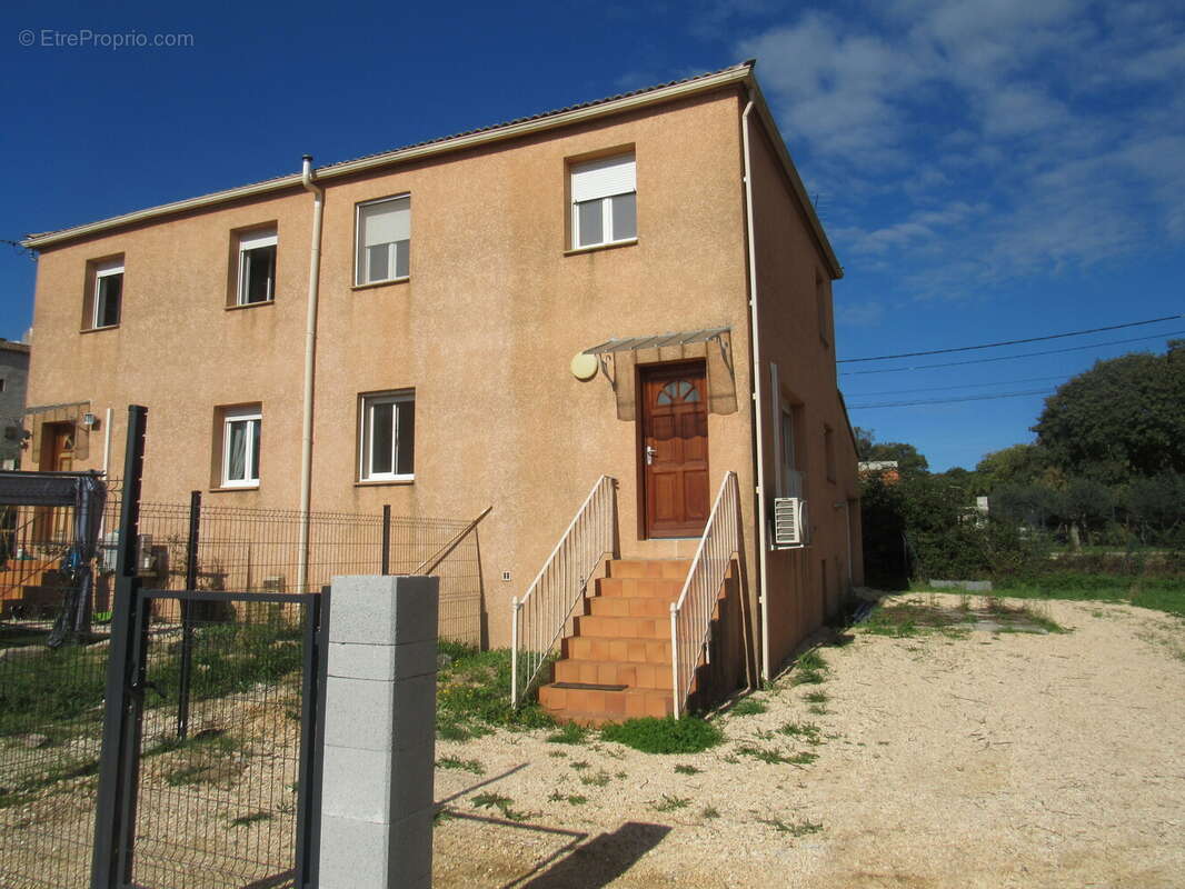 Maison à SAINT-JULIEN-LES-ROSIERS