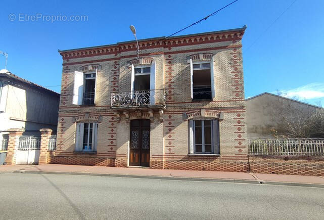 Maison à NEGREPELISSE