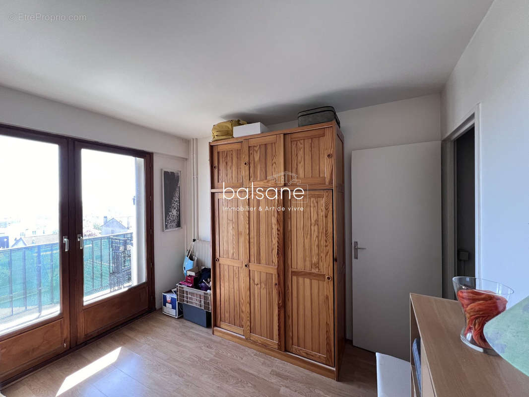 Chambre 1 - Appartement à MONTREUIL