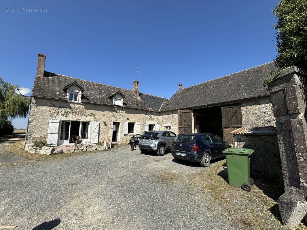 Maison à LA CHAPELLE-SAINT-MARTIN-EN-PLAINE