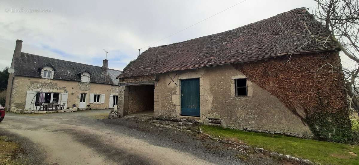 Maison à LA CHAPELLE-SAINT-MARTIN-EN-PLAINE