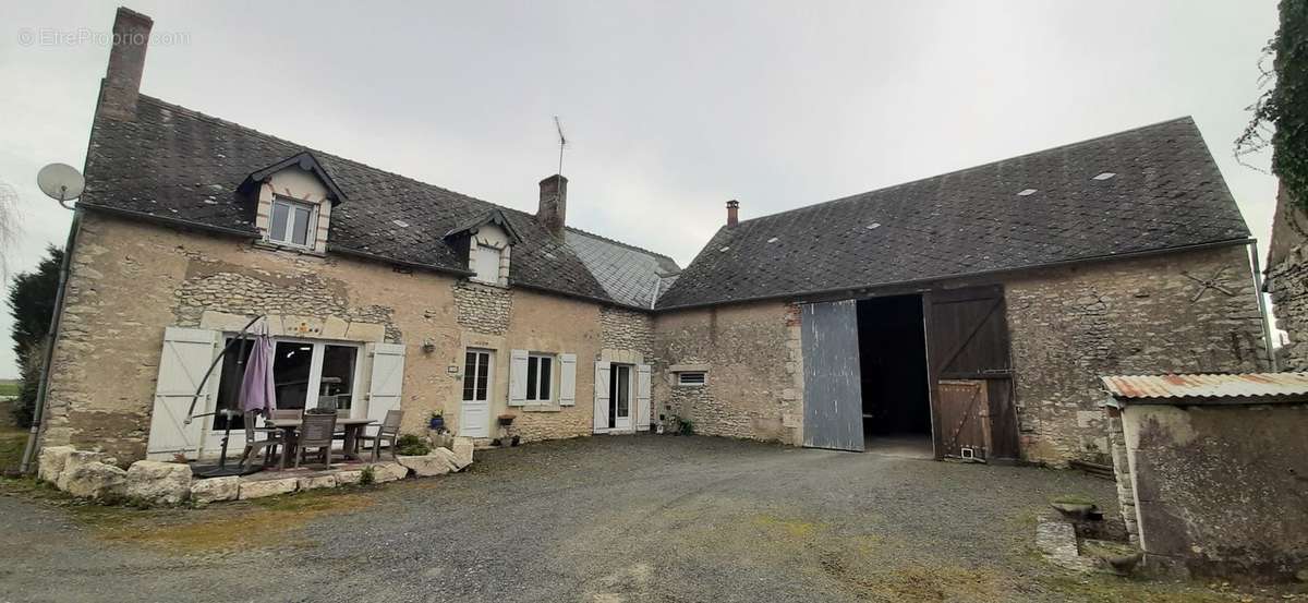 Maison à LA CHAPELLE-SAINT-MARTIN-EN-PLAINE