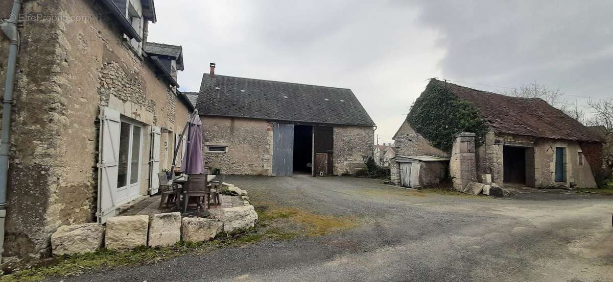 Maison à LA CHAPELLE-SAINT-MARTIN-EN-PLAINE