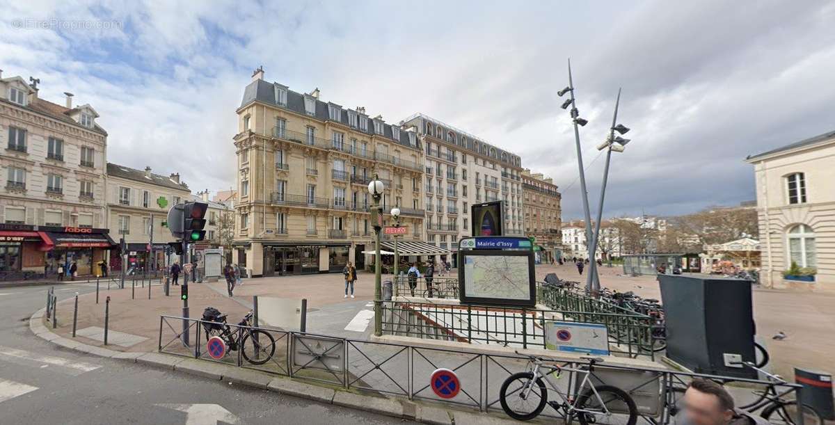 Autre à ISSY-LES-MOULINEAUX