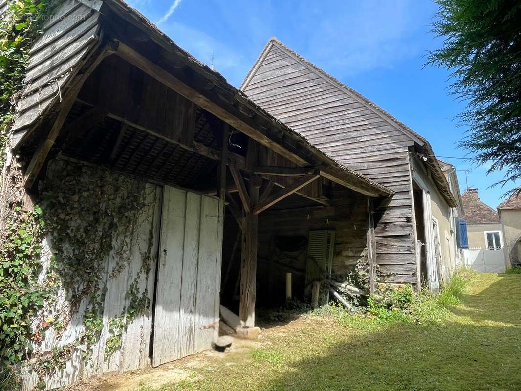 Dépendances - Maison à NOGENT-LE-BERNARD