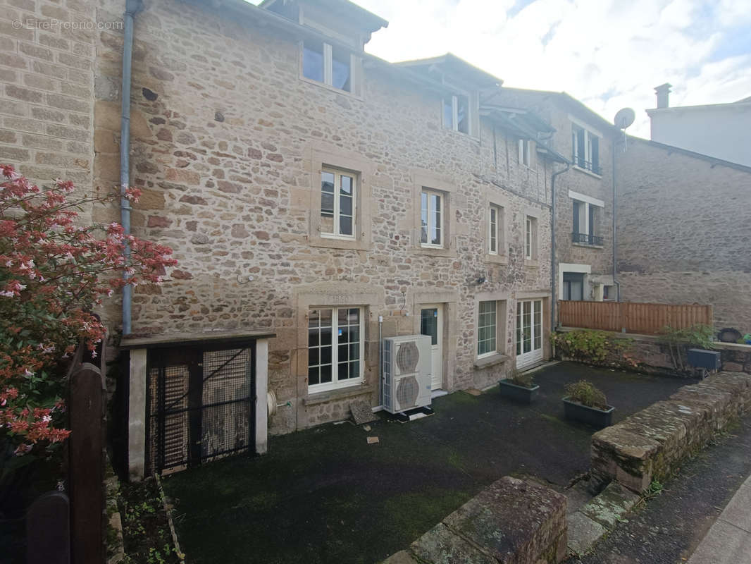 Maison à CORREZE