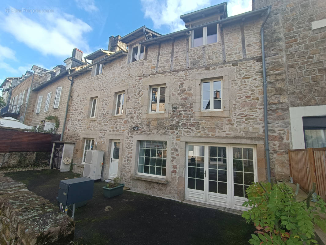 Maison à CORREZE