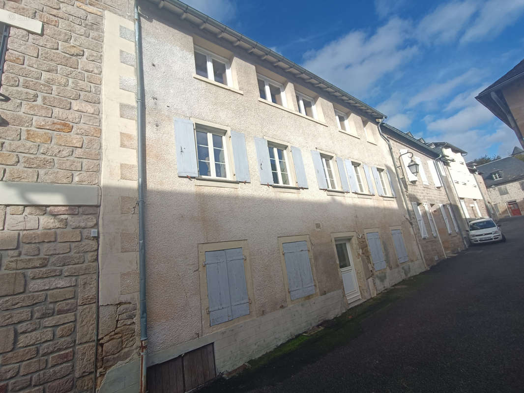 Maison à CORREZE