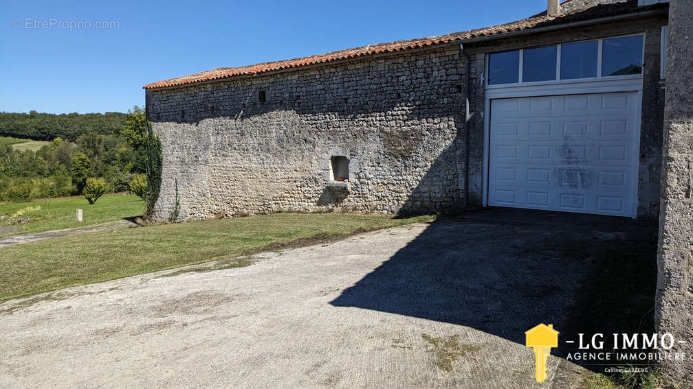 Maison à SAINT-GEORGES-ANTIGNAC