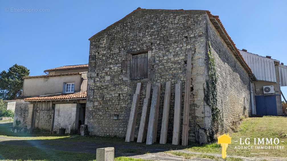 Maison à SAINT-GEORGES-ANTIGNAC