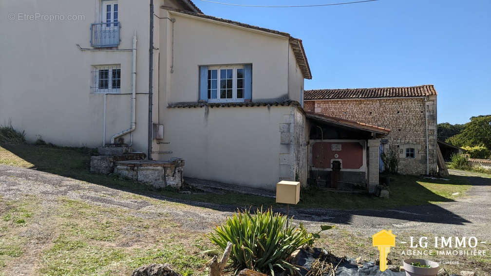 Maison à SAINT-GEORGES-ANTIGNAC