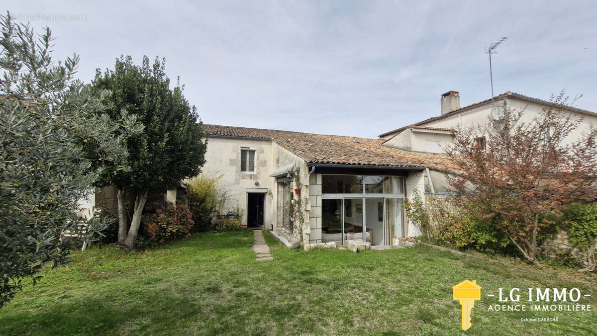 Maison à MORTAGNE-SUR-GIRONDE