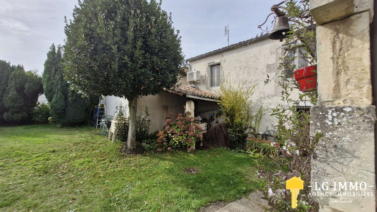 Maison à MORTAGNE-SUR-GIRONDE