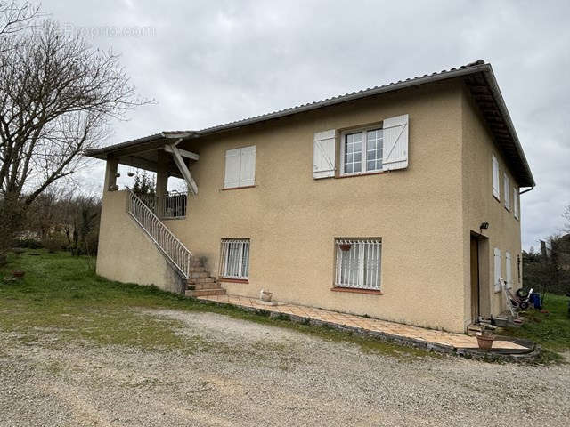 Maison à SAINT-ETIENNE-DE-TULMONT