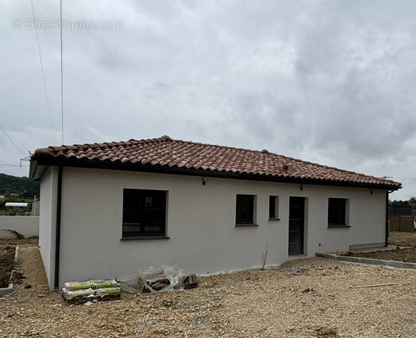 Maison à SAINT-ETIENNE-DE-TULMONT