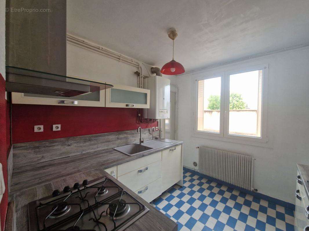 Appartement à BAGNOLS-SUR-CEZE