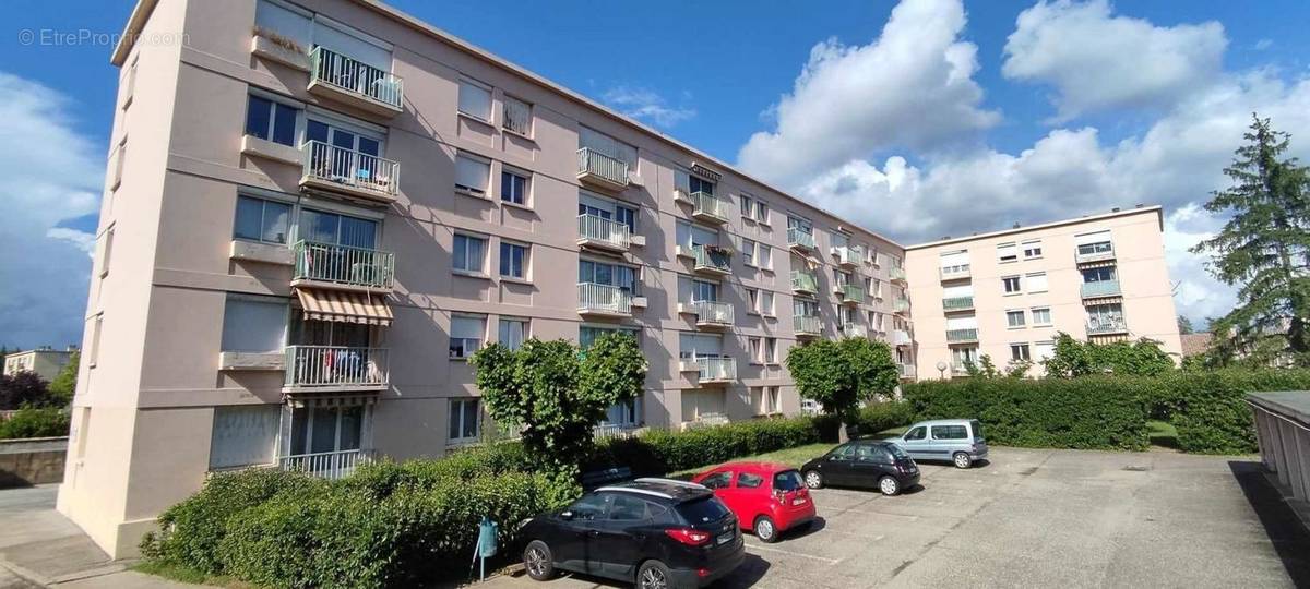 Appartement à BAGNOLS-SUR-CEZE