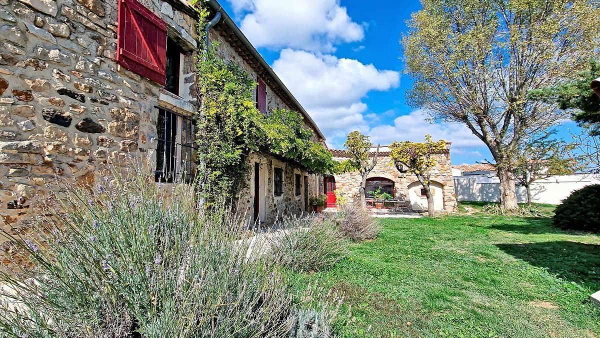 Maison à CHARMES-SUR-RHONE