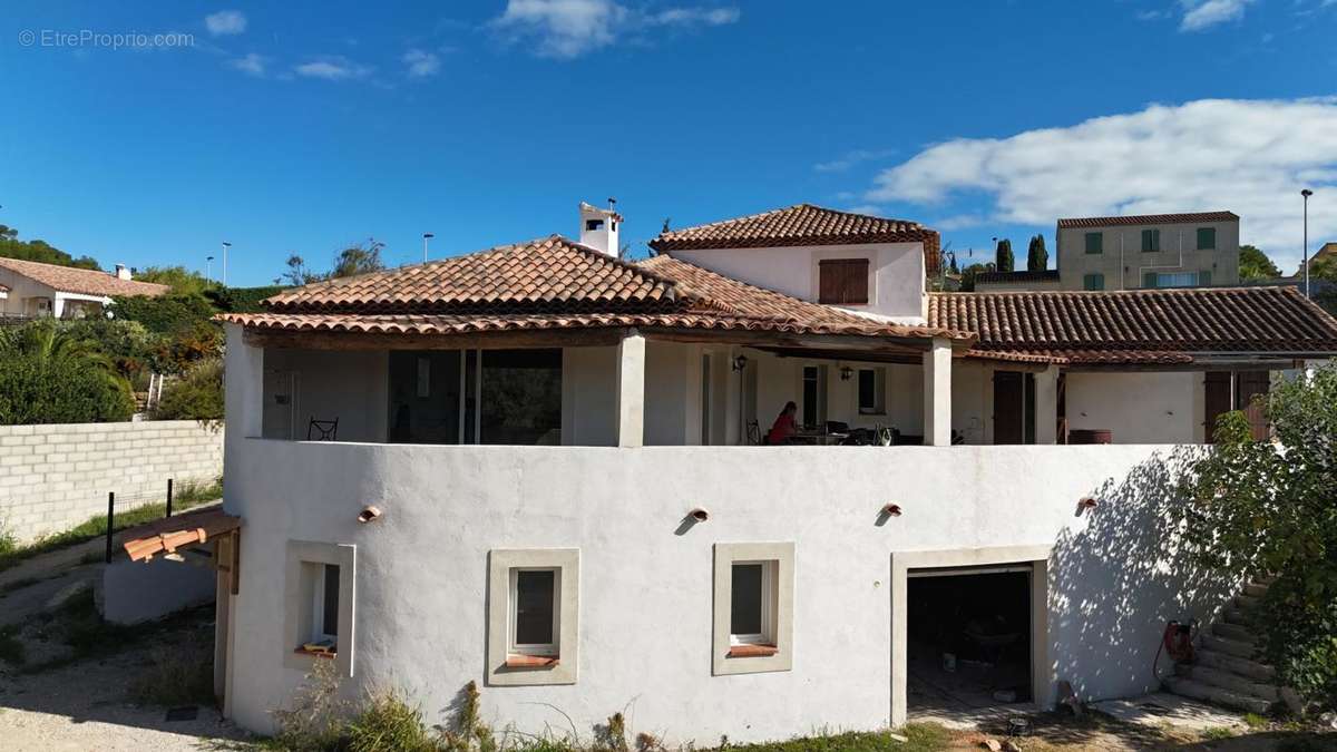 Maison à SAINT-CHAMAS