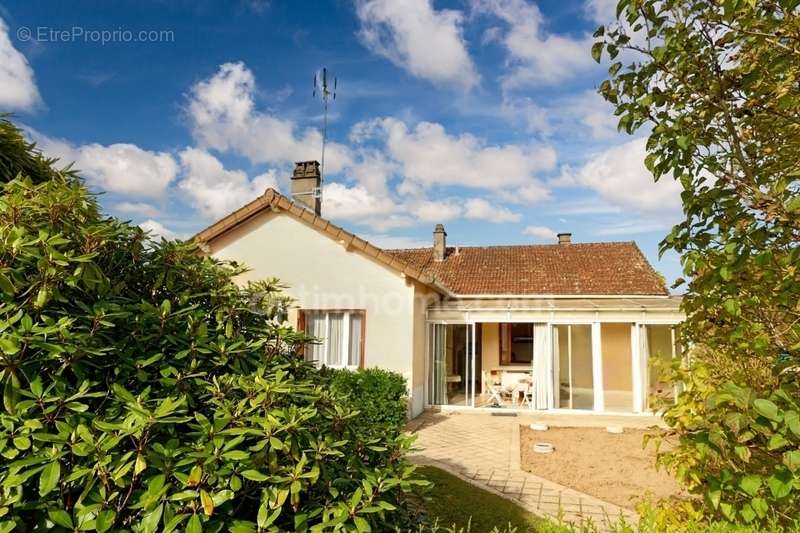 Maison à MAGNAC-LAVAL