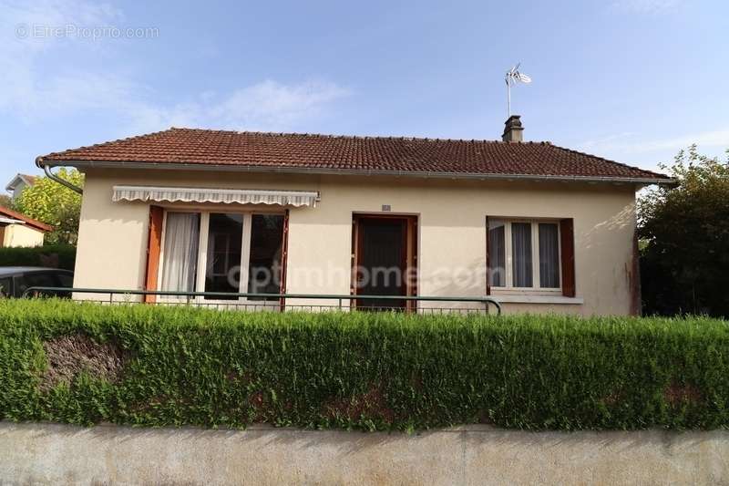 Maison à MAGNAC-LAVAL