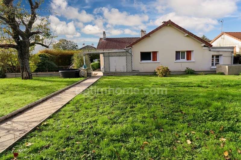 Maison à MAGNAC-LAVAL