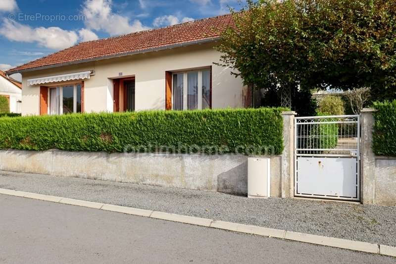 Maison à MAGNAC-LAVAL