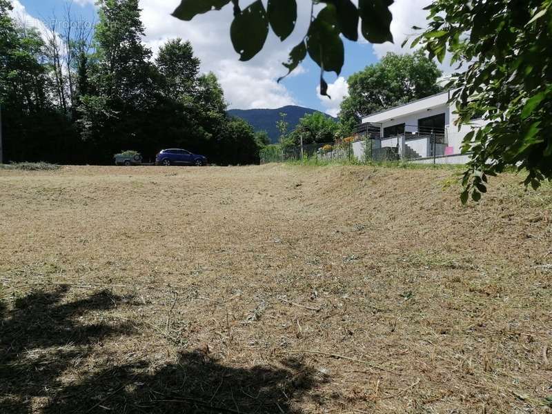 Terrain à DIVONNE-LES-BAINS