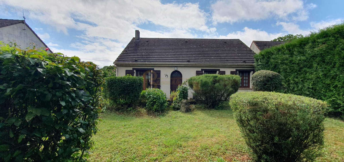 Maison à ESTREES-SAINT-DENIS