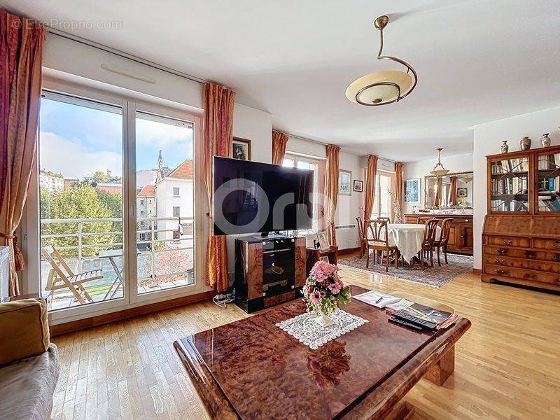 Appartement à PARIS-15E