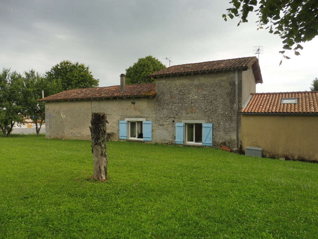 Maison à AUBETERRE-SUR-DRONNE