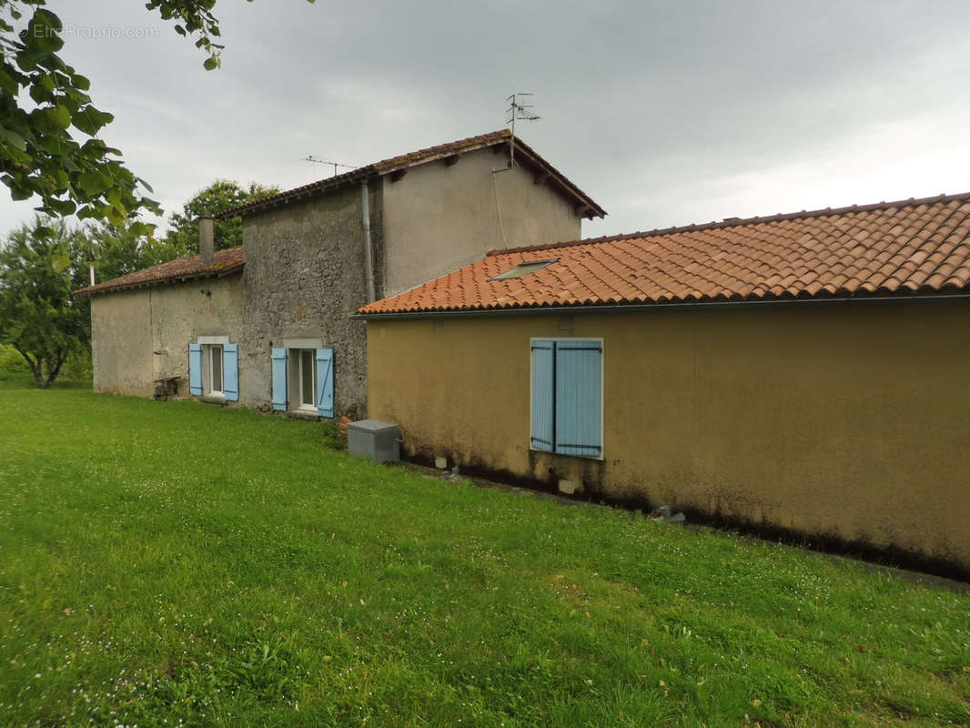 Maison à AUBETERRE-SUR-DRONNE