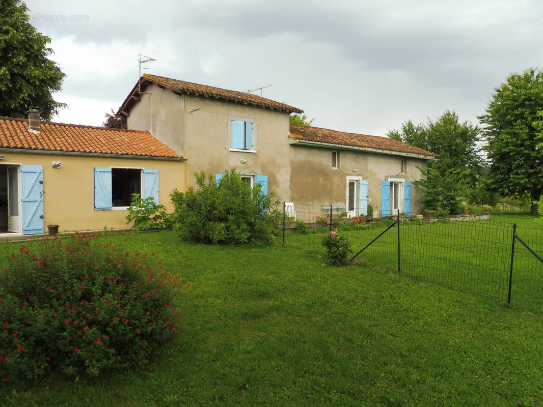 Maison à AUBETERRE-SUR-DRONNE