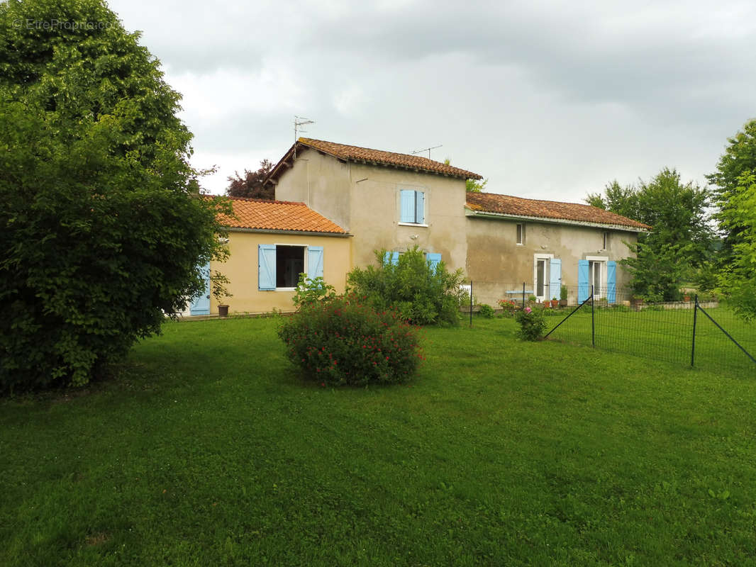 Maison à AUBETERRE-SUR-DRONNE