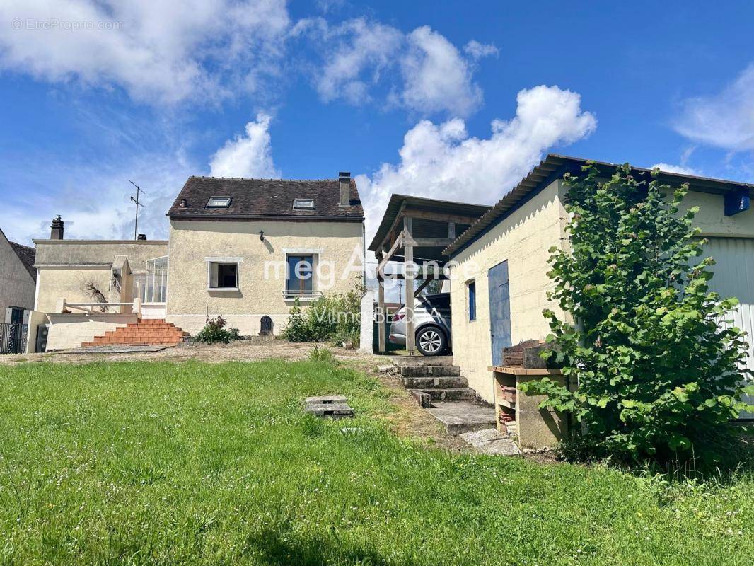 Maison à VILLENEUVE-SUR-YONNE