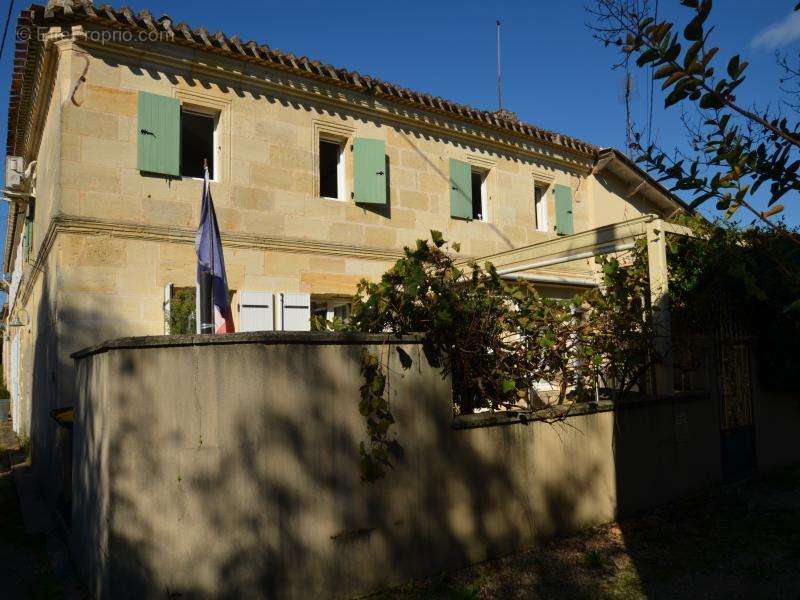 Maison à SAINT-MEDARD-DE-GUIZIERES