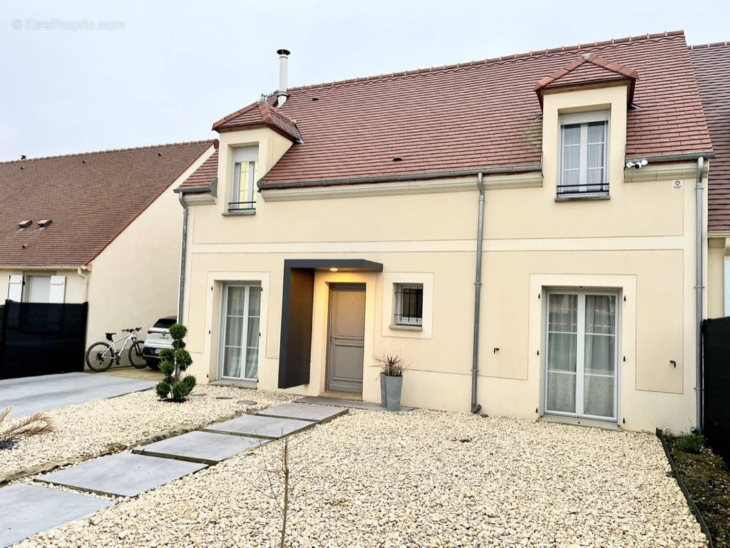 Maison à JOUY-LE-CHATEL