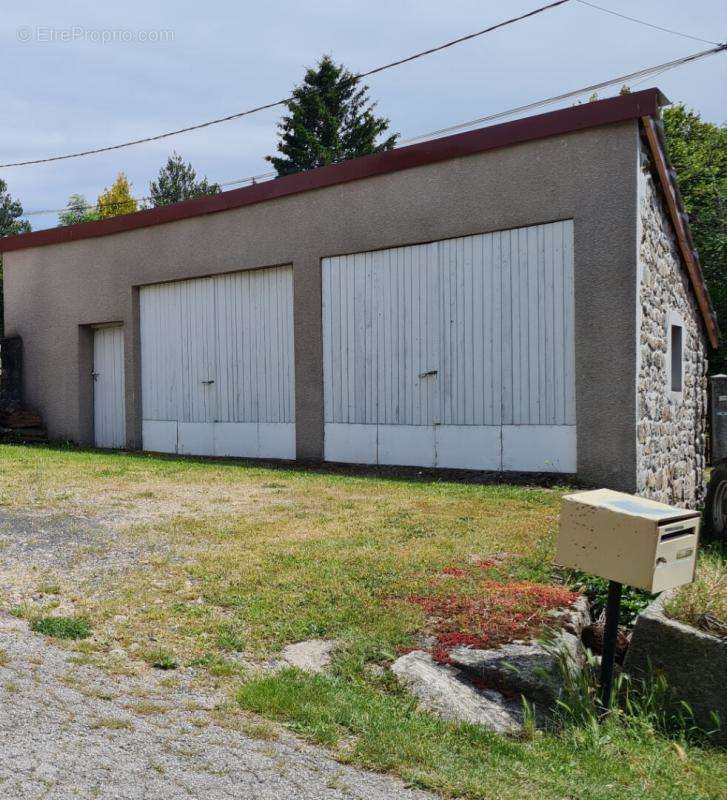 Maison à SAINT-ROMAIN-LACHALM