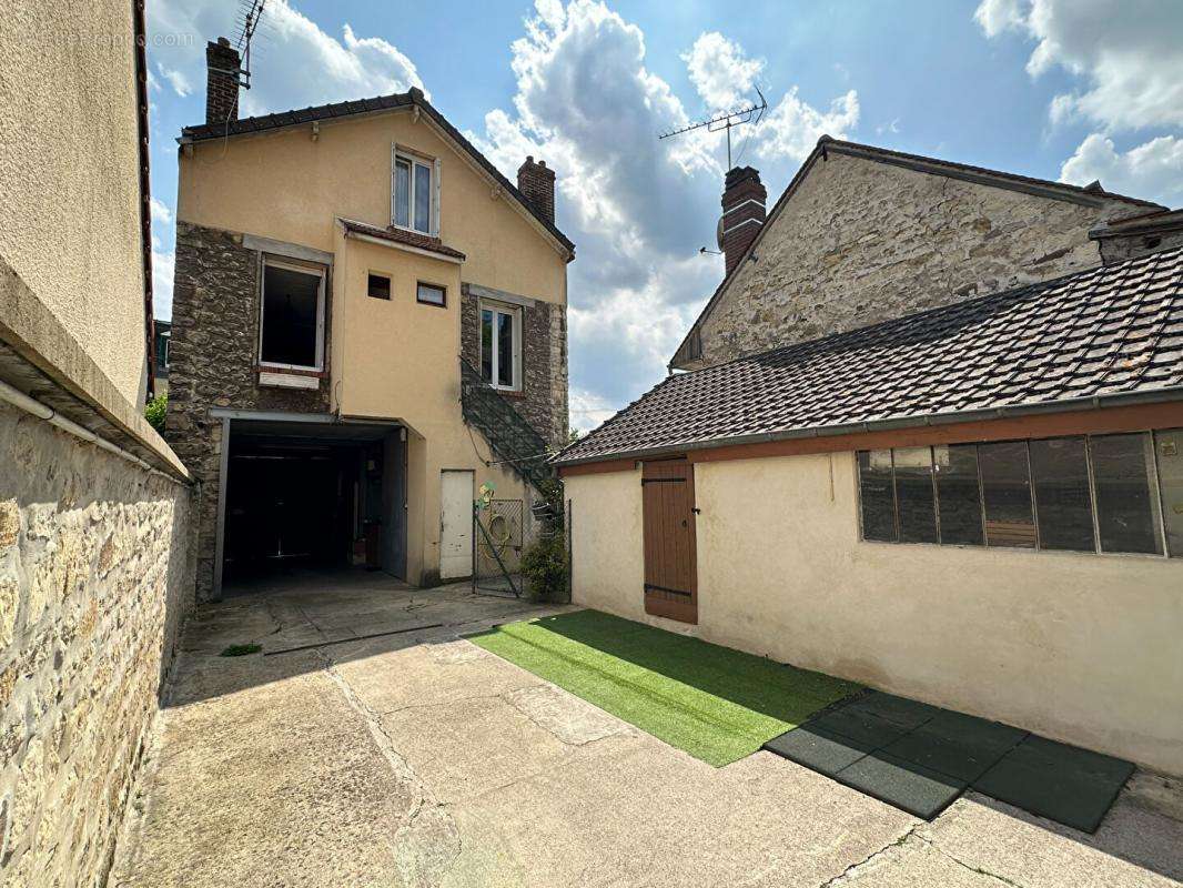 Maison à AUVERS-SUR-OISE