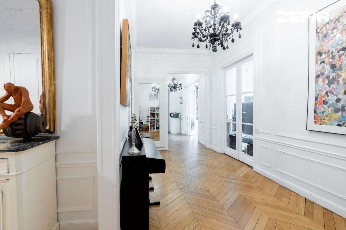 Appartement à PARIS-16E