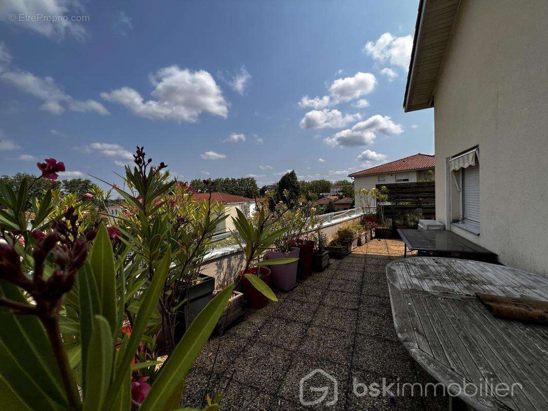 Appartement à RILLIEUX-LA-PAPE