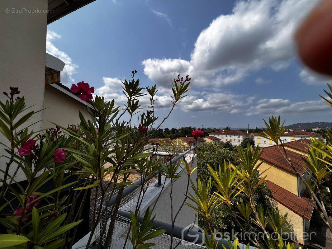 Appartement à RILLIEUX-LA-PAPE