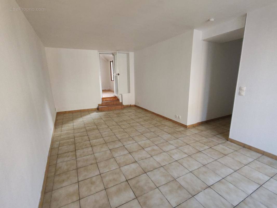 Appartement à BRUYERES-LE-CHATEL