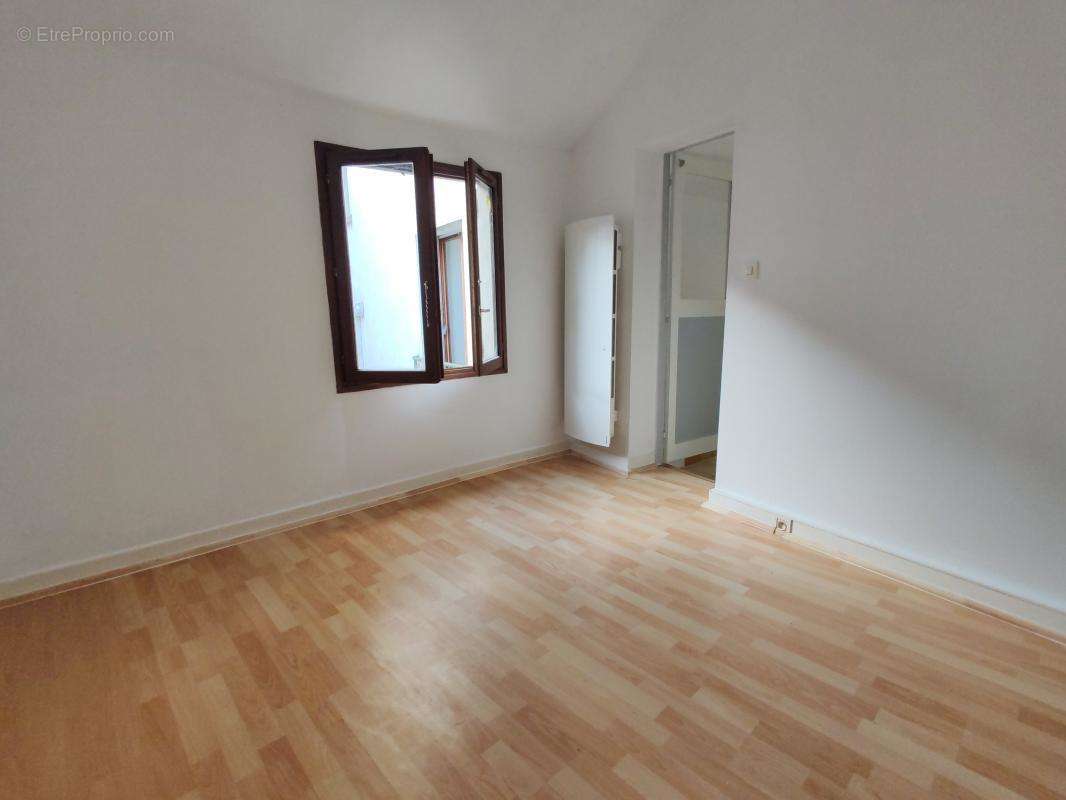 Appartement à BRUYERES-LE-CHATEL