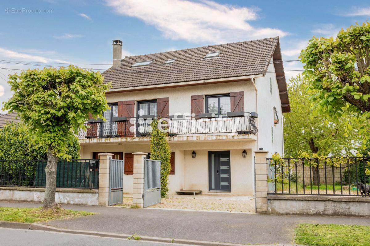 Maison à PARAY-VIEILLE-POSTE