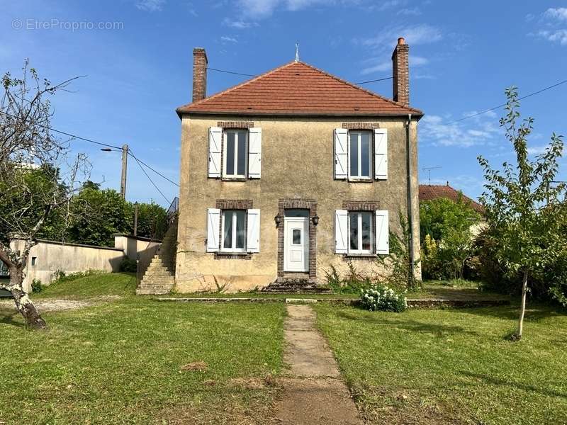 Maison à FLOGNY-LA-CHAPELLE