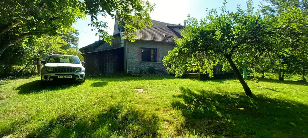 Maison à SAINT-HILAIRE-LE-CHATEAU