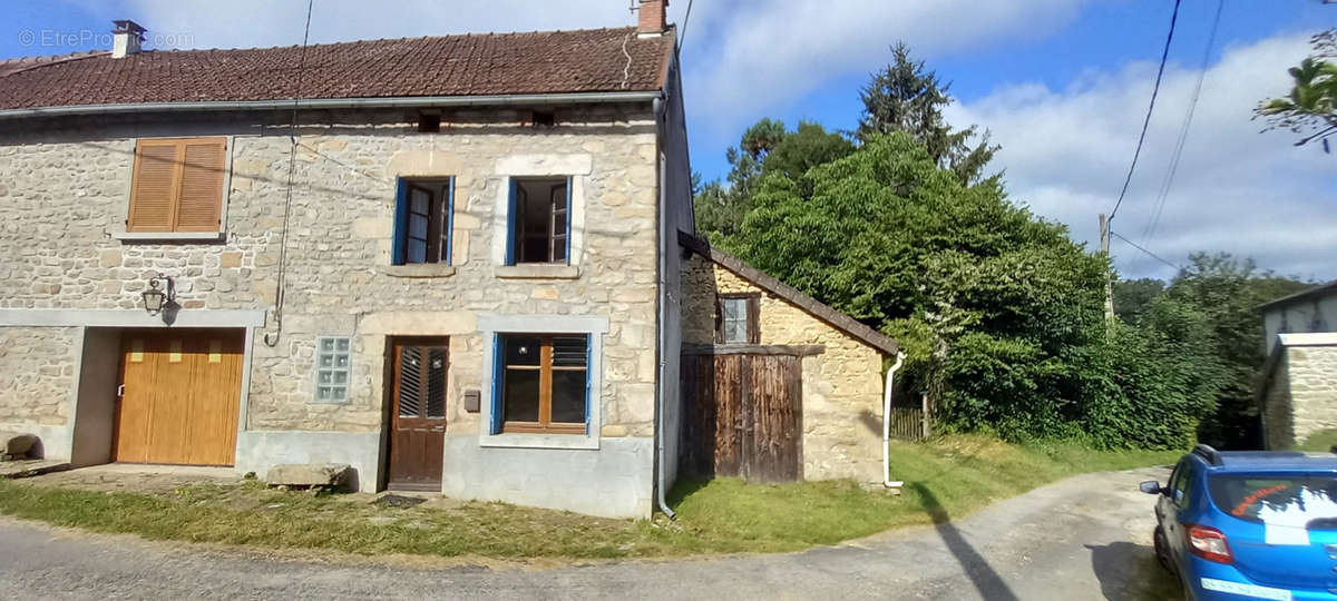 Maison à SAINT-HILAIRE-LE-CHATEAU