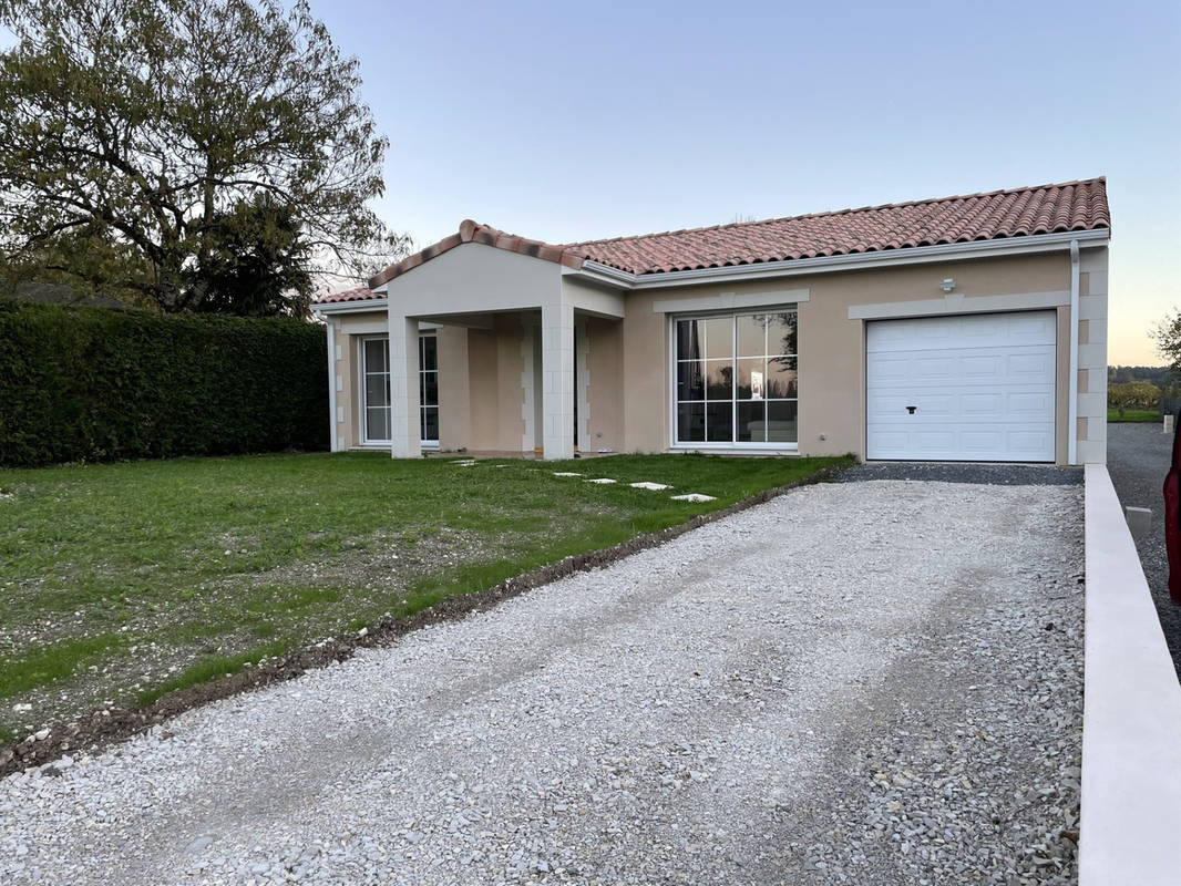 Maison à BARBEZIEUX-SAINT-HILAIRE