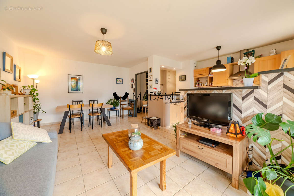 Appartement à BRESSON